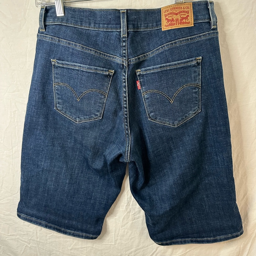 Levi’s Bermuda Denim Shorts Women’s Size 28 Mid Rise Dark Wash Stretch - Picture 3 of 6
